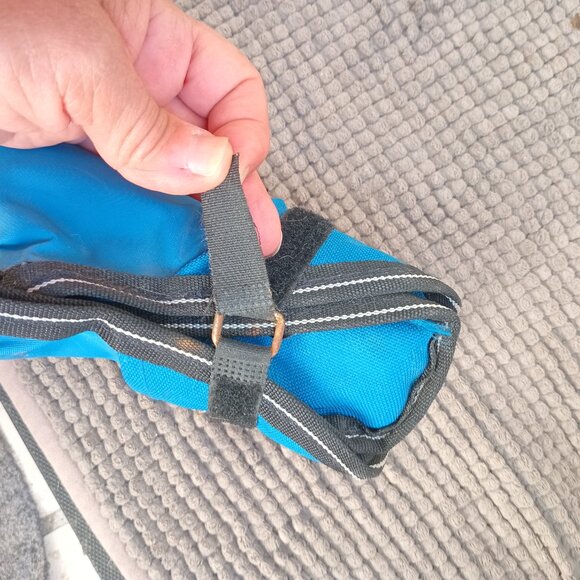 This is a lightweight portable folding seat; Tripod / 3 Legs, ideal for camping - Picture 9 of 10